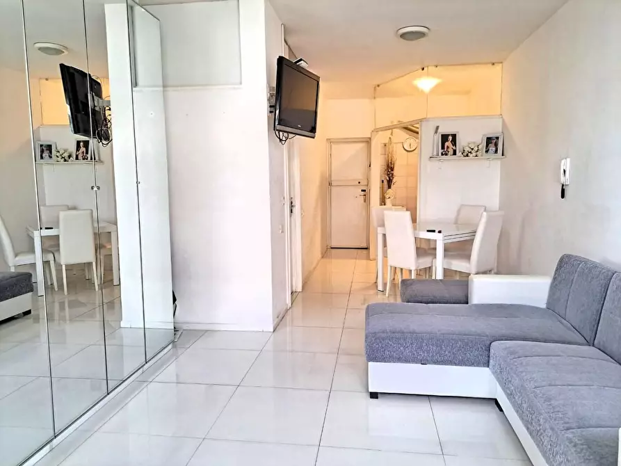 Immagine 1 di Appartamento in vendita  a Carrara