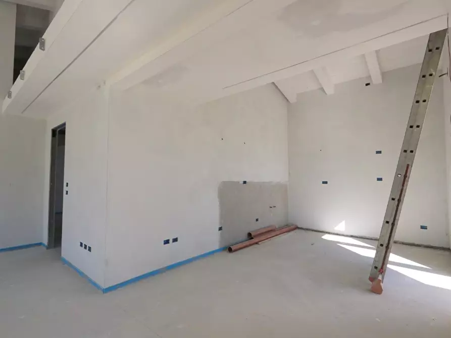 Immagine 5 di Villa in vendita  a Calcinaia