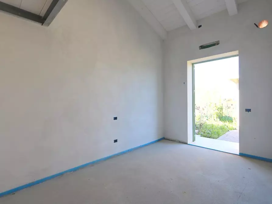 Immagine 11 di Villa in vendita  a Calcinaia