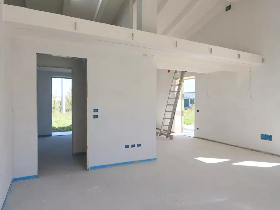 Immagine 3 di Villa in vendita  a Calcinaia