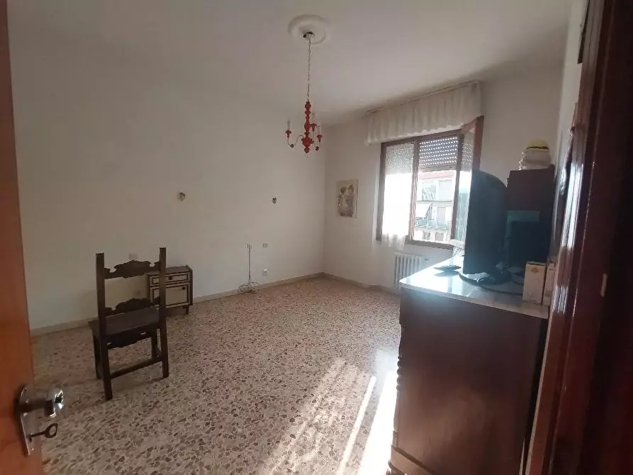 Immagine 5 di Appartamento in vendita  a Lastra A Signa