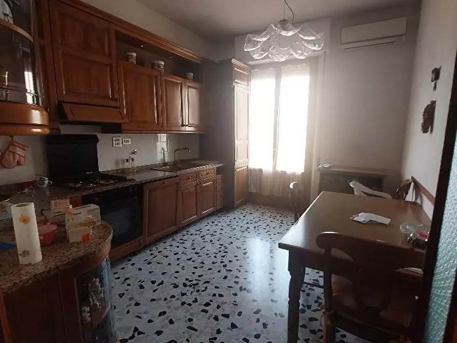 Immagine 2 di Appartamento in vendita  a Lastra A Signa