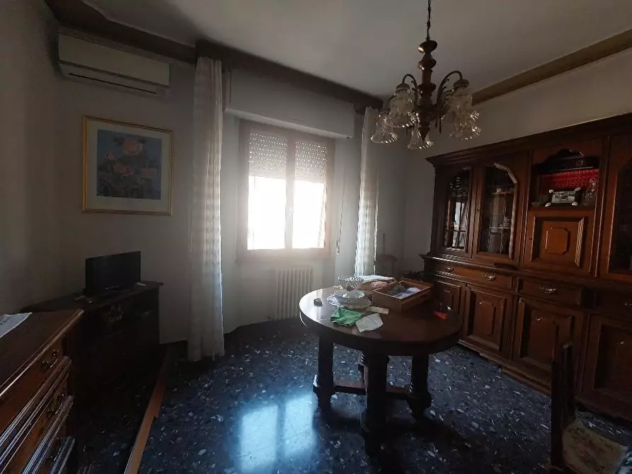 Immagine 10 di Appartamento in vendita  a Lastra A Signa