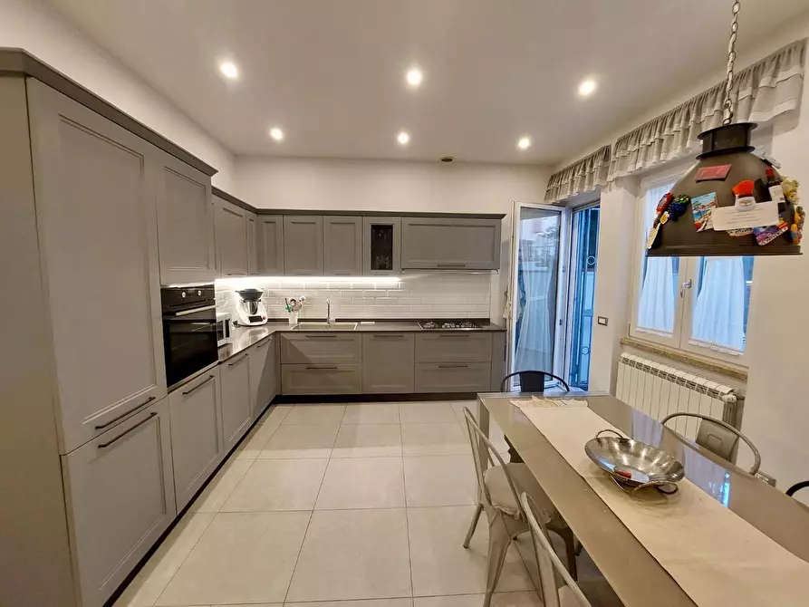 Immagine 1 di Terratetto in vendita  a Viareggio