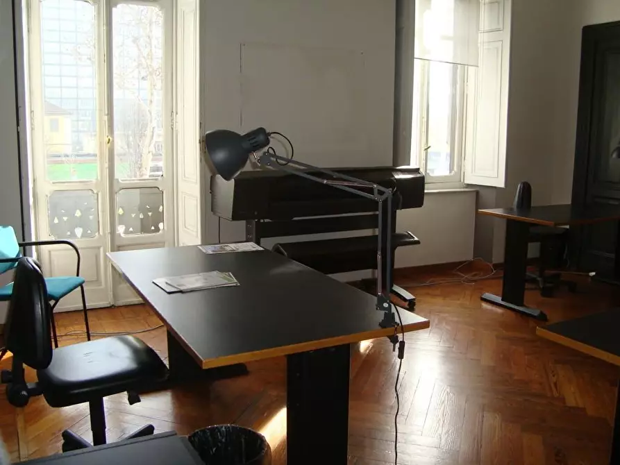 Immagine 11 di Ufficio in affitto  a Torino