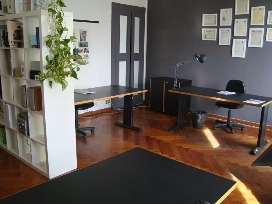 Immagine 13 di Ufficio in affitto  a Torino