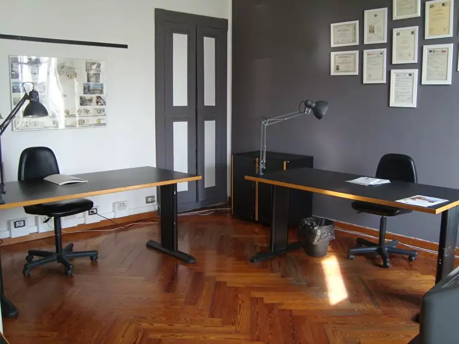 Immagine 10 di Ufficio in affitto  a Torino