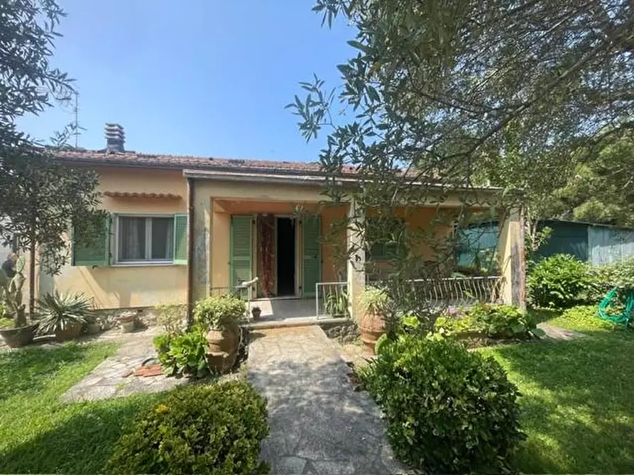 Immagine 11 di Casa indipendente in vendita  a Pietrasanta