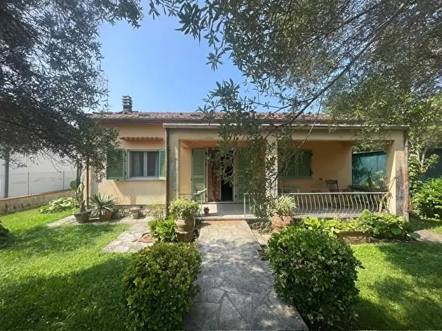 Immagine 12 di Casa indipendente in vendita  a Pietrasanta