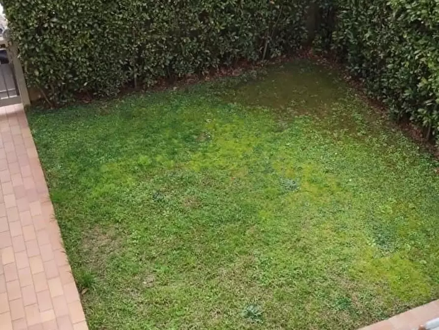 Immagine 29 di Villetta a schiera in vendita  a Cascina