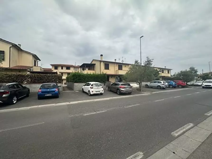 Immagine 27 di Villetta a schiera in vendita  a Cascina
