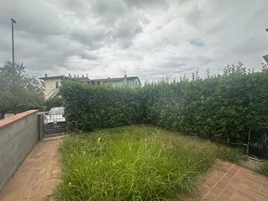 Immagine 36 di Villetta a schiera in vendita  a Cascina