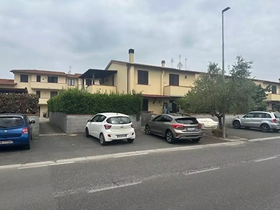 Immagine 28 di Villetta a schiera in vendita  a Cascina