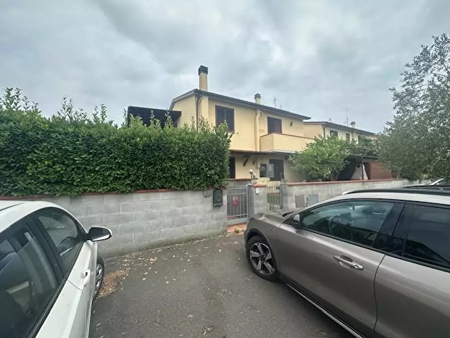 Immagine 26 di Villetta a schiera in vendita  a Cascina