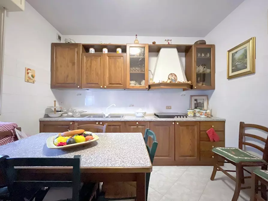 Immagine 10 di Villetta a schiera in vendita  a Camaiore