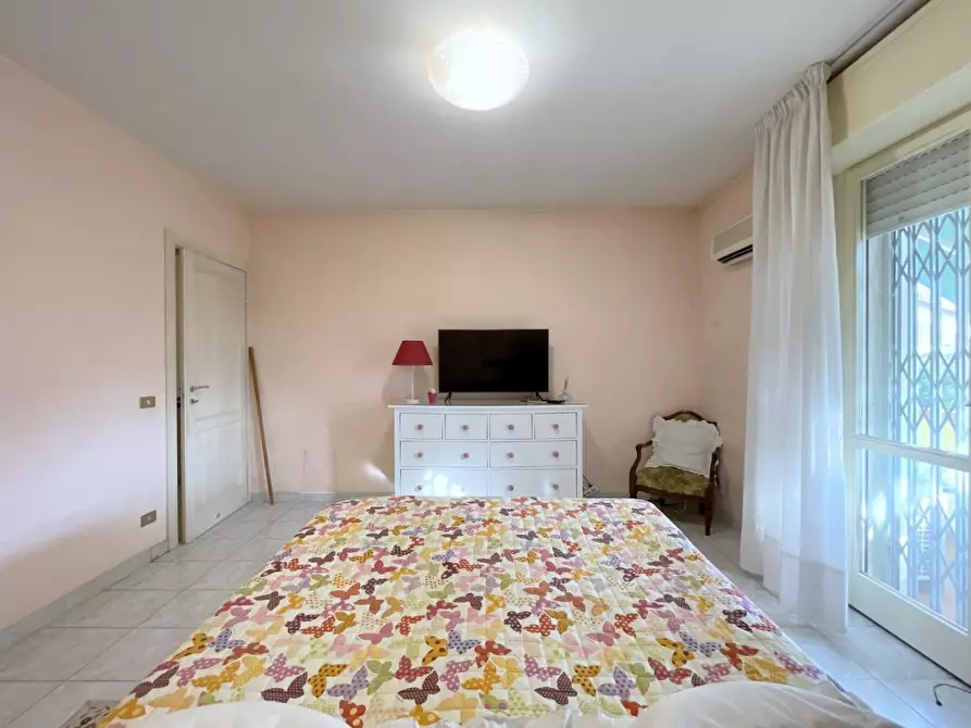 Immagine 28 di Villetta a schiera in vendita  a Camaiore