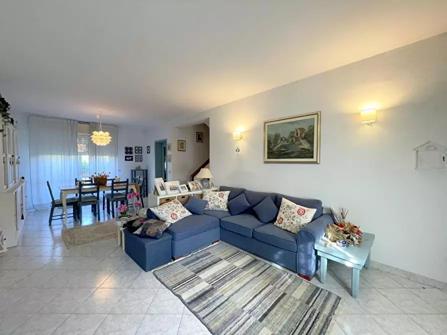 Immagine 2 di Villetta a schiera in vendita  a Camaiore