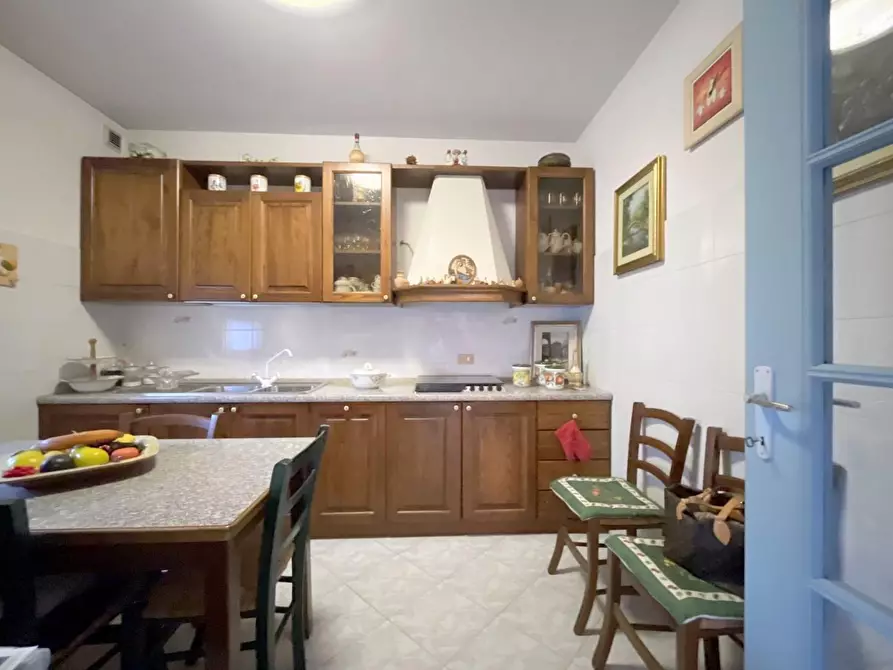 Immagine 9 di Villetta a schiera in vendita  a Camaiore