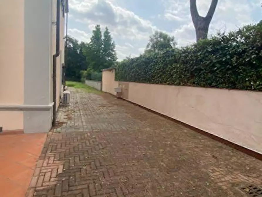 Immagine 48 di Villa in vendita  a Pisa
