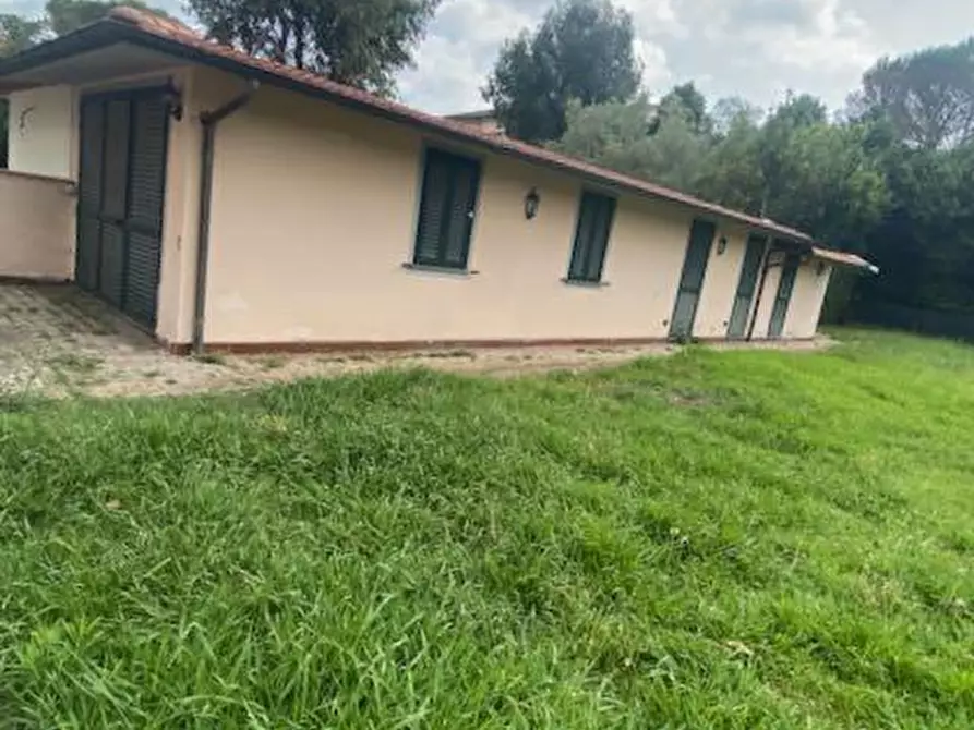 Immagine 49 di Villa in vendita  a Pisa