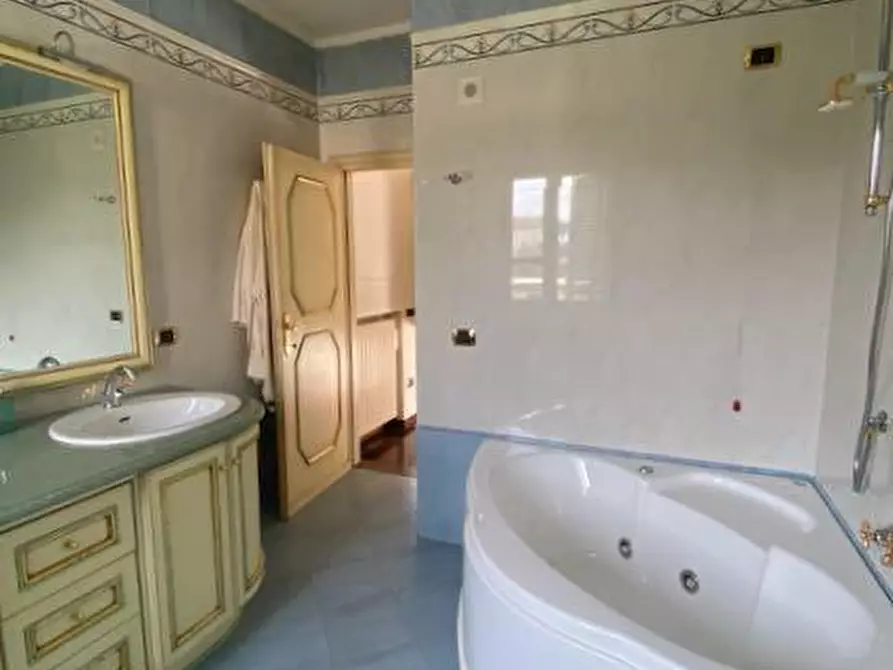 Immagine 20 di Villa in vendita  a Pisa