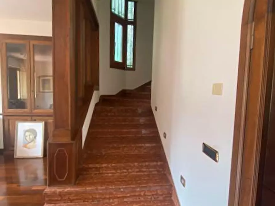 Immagine 15 di Villa in vendita  a Pisa