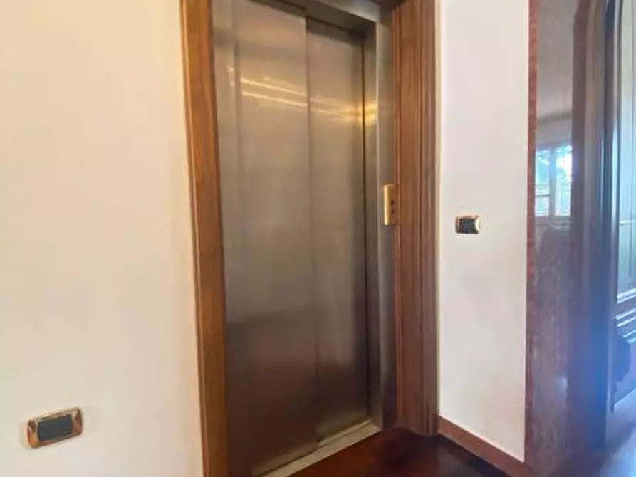 Immagine 12 di Villa in vendita  a Pisa