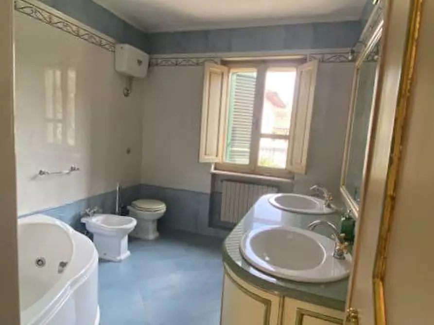 Immagine 19 di Villa in vendita  a Pisa