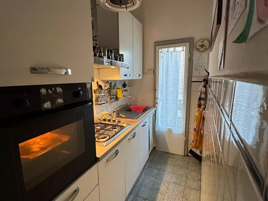 Immagine 2 di Appartamento in vendita  a Viareggio