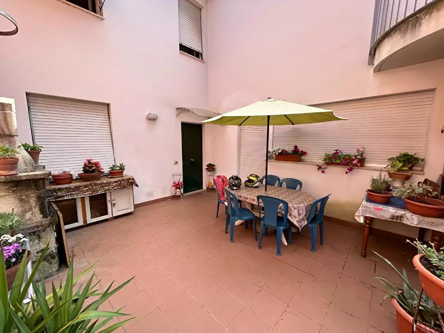 Immagine 35 di Appartamento in vendita  a Siena