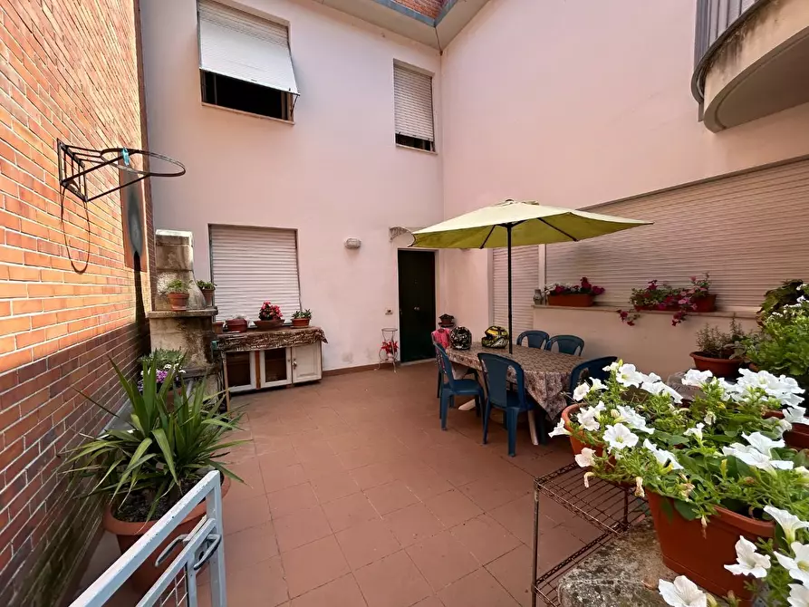 Immagine 8 di Appartamento in vendita  a Siena