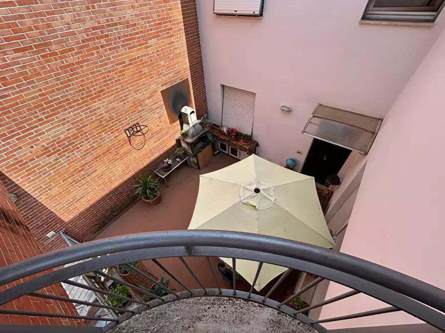 Immagine 23 di Appartamento in vendita  a Siena