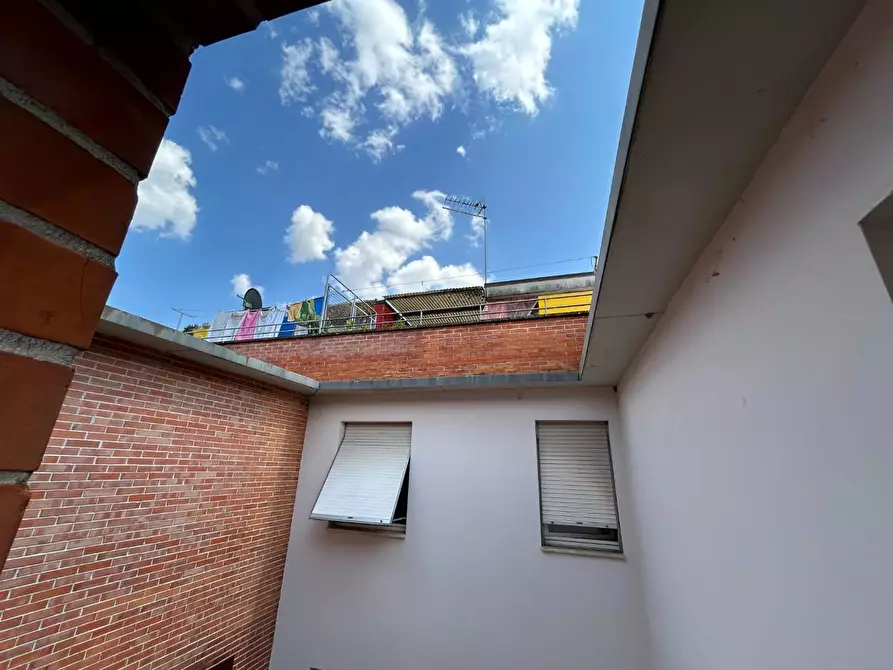 Immagine 25 di Appartamento in vendita  a Siena