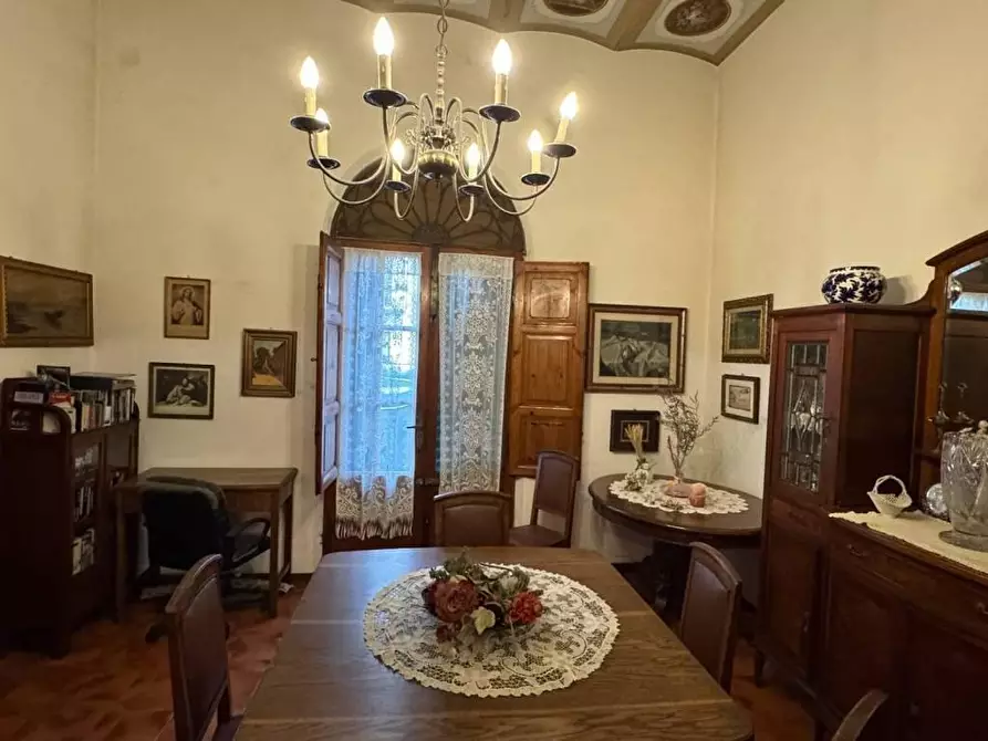 Immagine 1 di Villa in vendita  a Viareggio