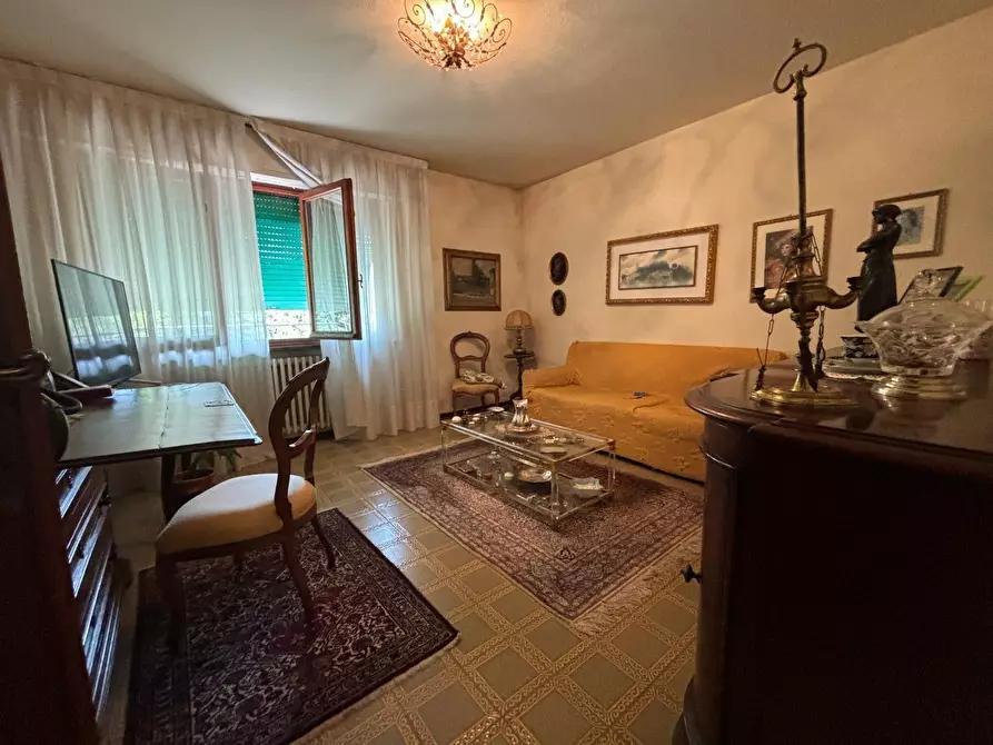 Immagine 5 di Villa in vendita  a Lucca