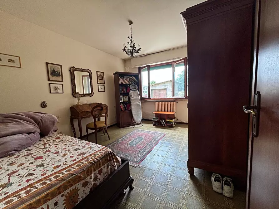 Immagine 4 di Villa in vendita  a Lucca