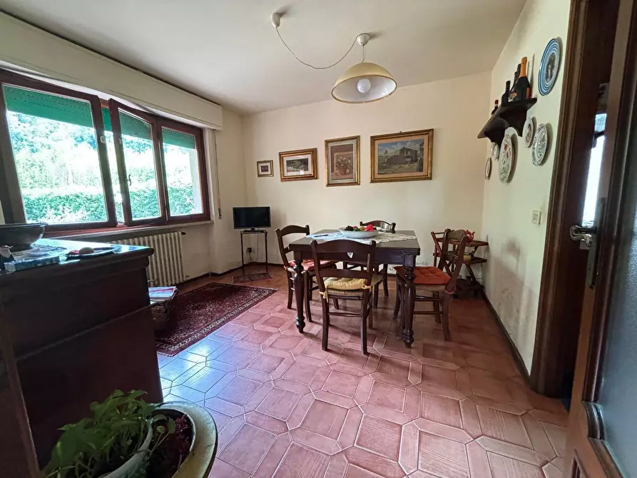 Immagine 8 di Villa in vendita  a Lucca