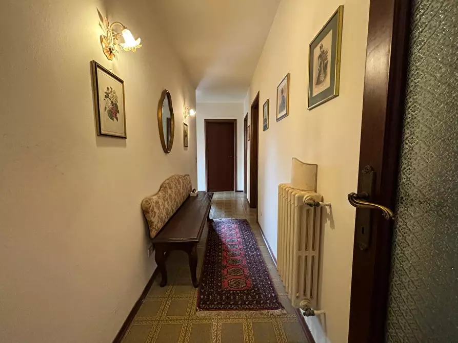 Immagine 6 di Villa in vendita  a Lucca