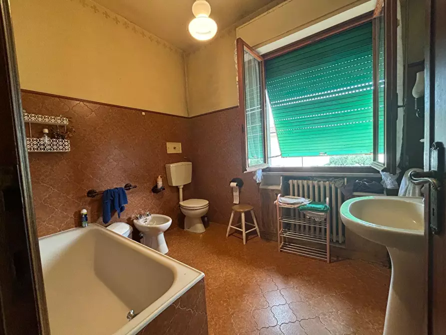 Immagine 10 di Villa in vendita  a Lucca