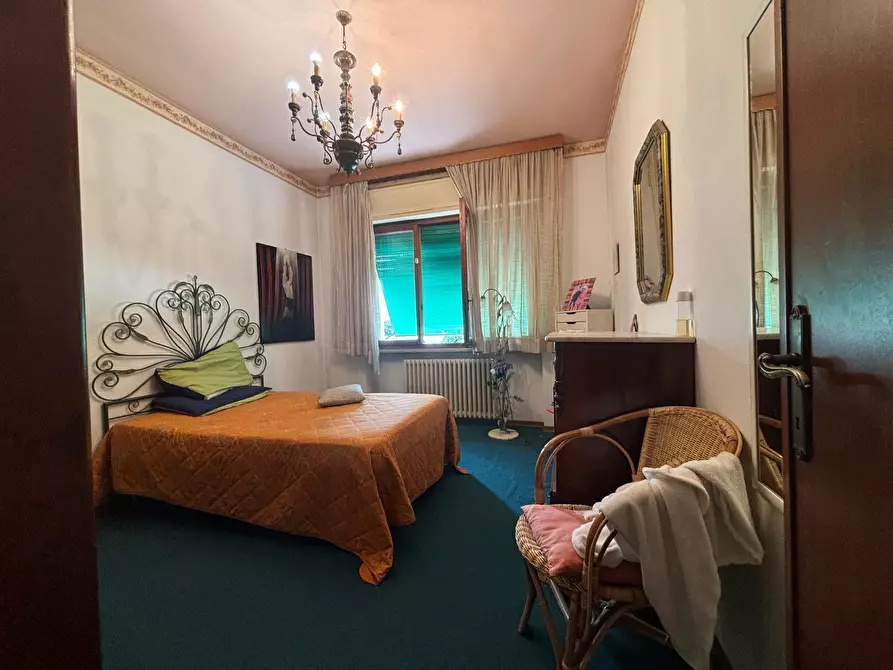 Immagine 13 di Villa in vendita  a Lucca