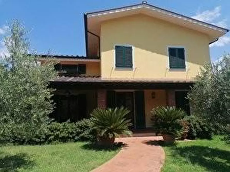 Immagine 22 di Villa in vendita  a Lucca