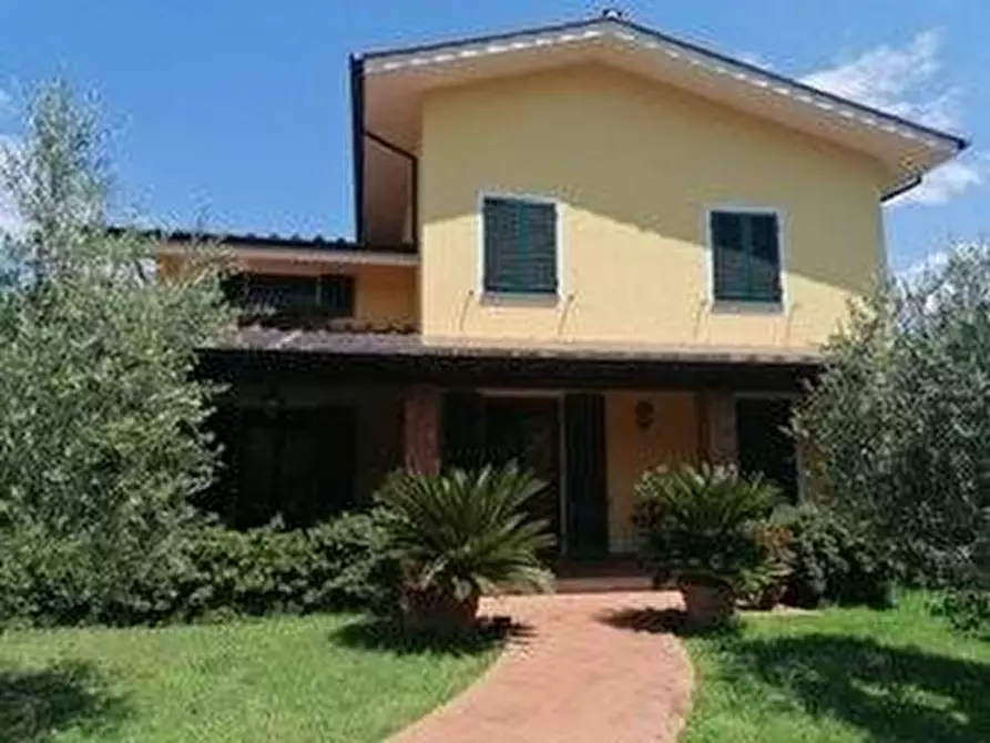 Immagine 19 di Villa in vendita  a Lucca