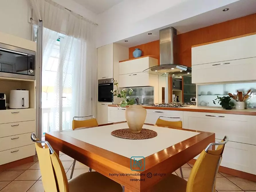 Immagine 35 di Appartamento in vendita  a Carrara