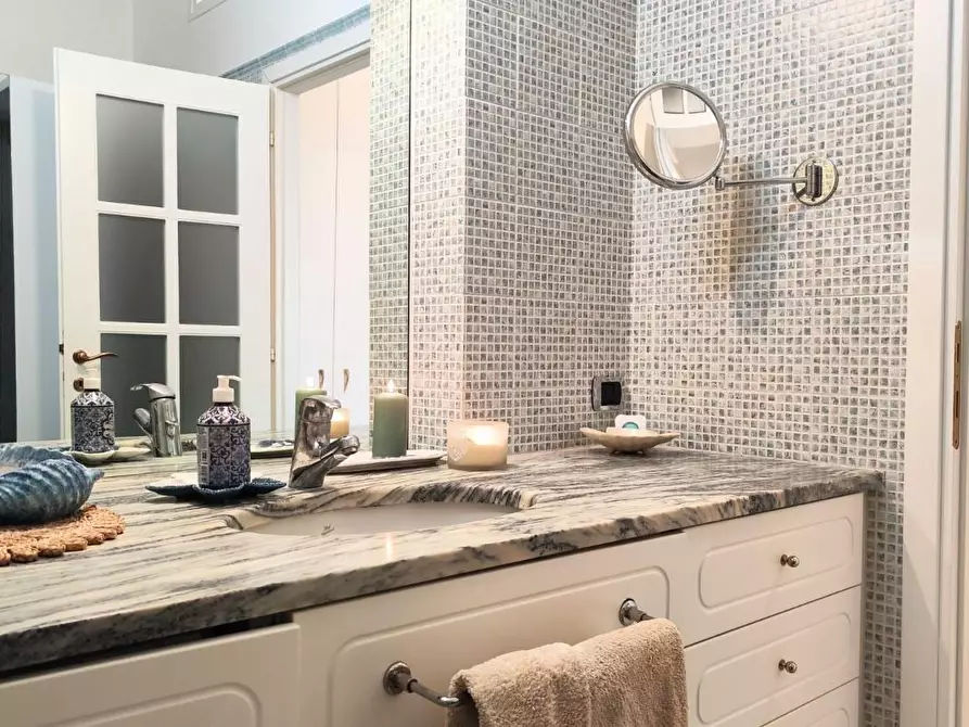 Immagine 27 di Appartamento in vendita  a Carrara