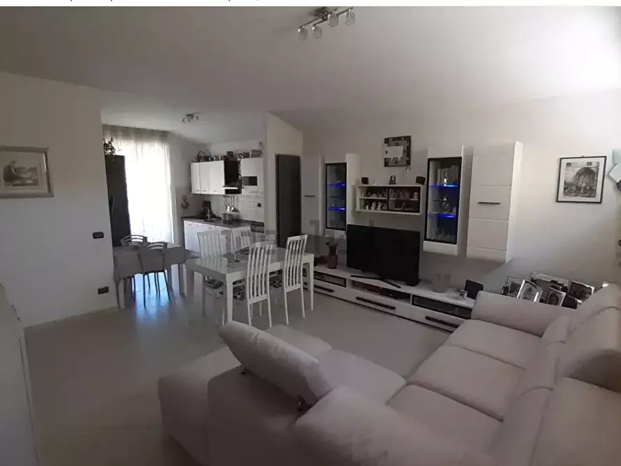 Immagine 2 di Appartamento in vendita  a La Spezia