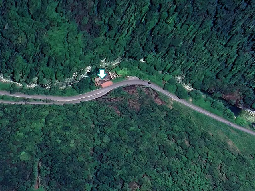 Immagine 3 di Capannone industriale in vendita  a Massa