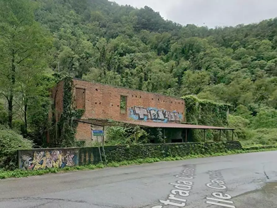 Immagine 2 di Capannone industriale in vendita  a Massa