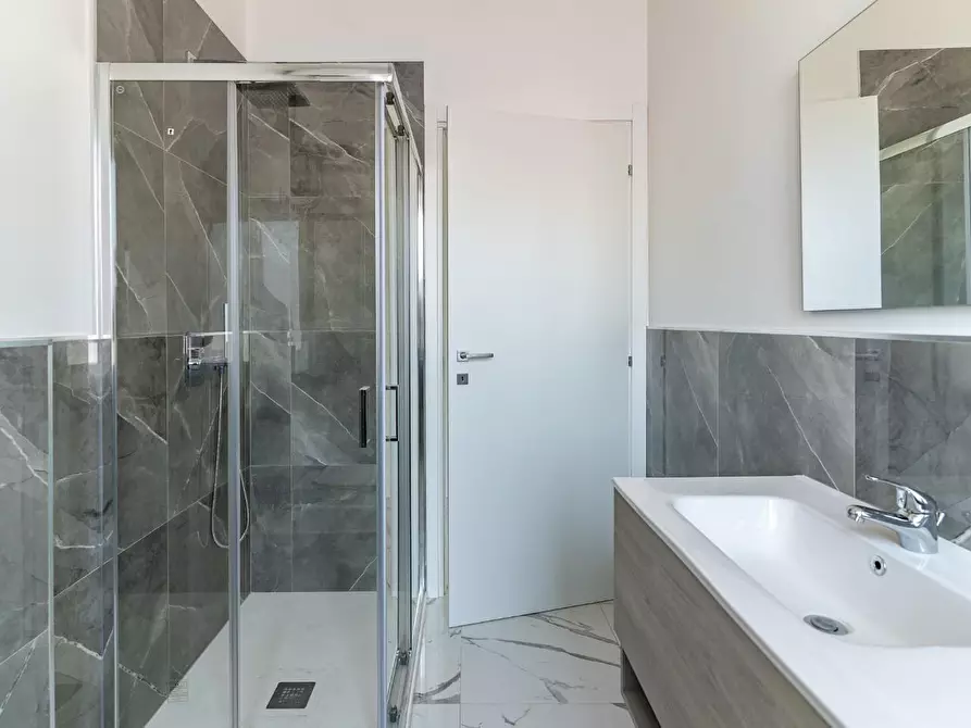 Immagine 16 di Appartamento in vendita  a Rosignano Marittimo