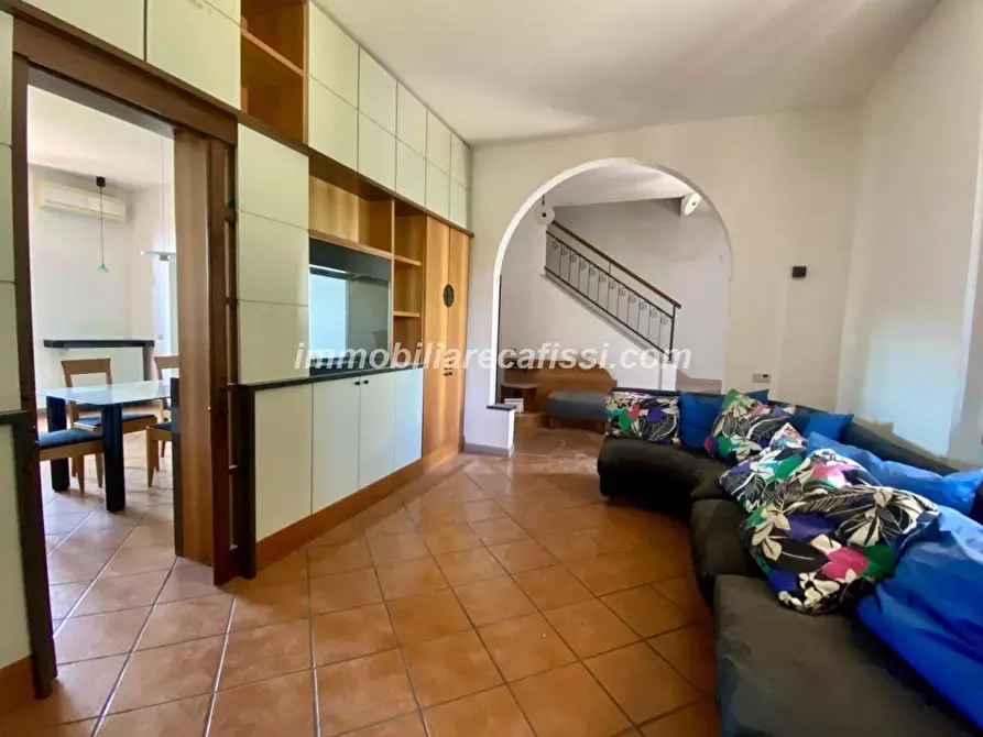 Immagine 3 di Casa bifamiliare in vendita  a Carmignano