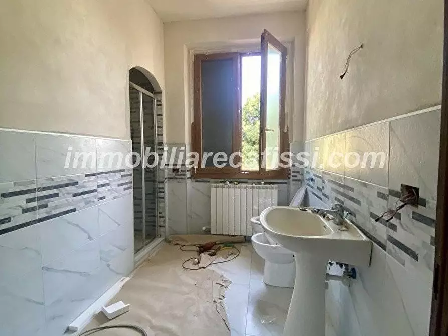 Immagine 15 di Casa bifamiliare in vendita  a Carmignano
